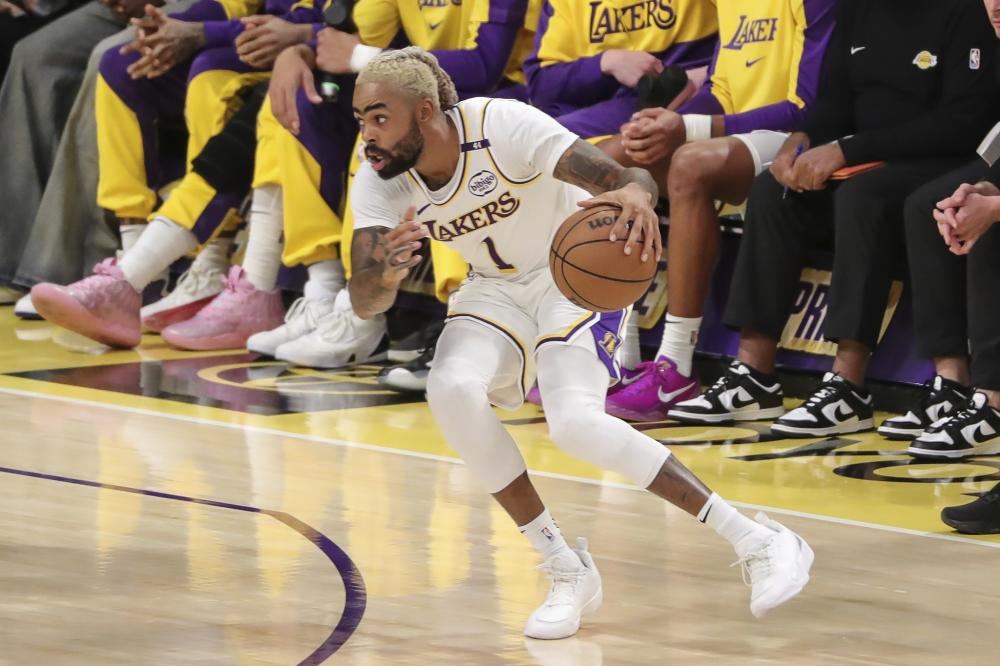 是站在镜头 是站在镜头