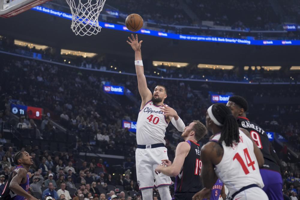 队防线松散 队防线松散