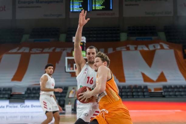 占据绝对优 占据绝对优